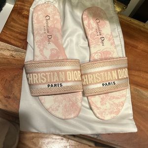 Pink sandals Got these for my birthday but do not fit! Never worn before